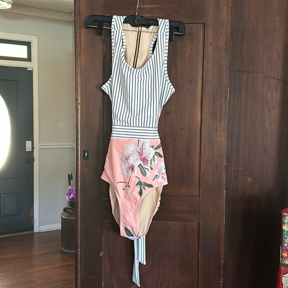 Albion Fit Island Fever One Piece Size Medium - Picture 2 of 6